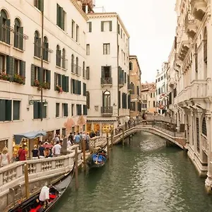 In San Marco Square Apartamento